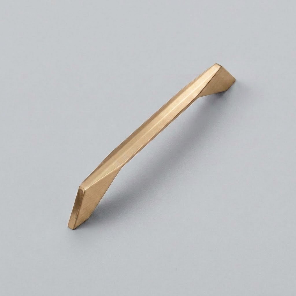 1012 zinc alloy cabinet handle in brushed gold finish