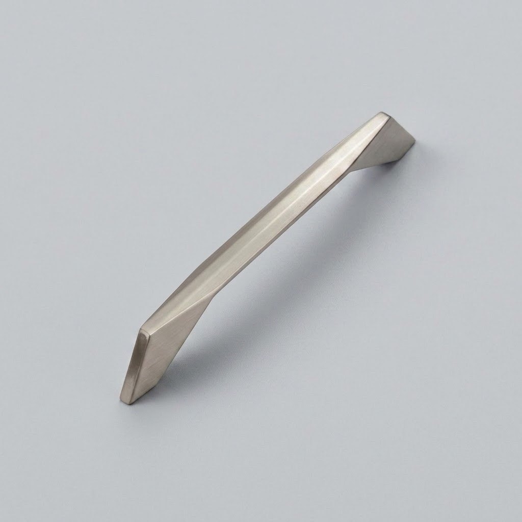 1012 zinc alloy cabinet handle in brushed nickel finish