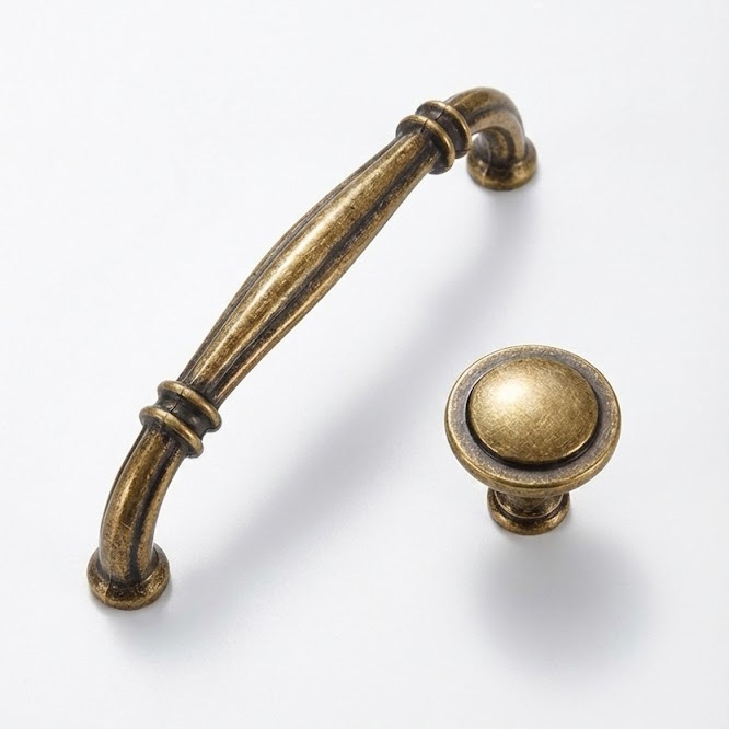 1997 cabinet handle with matching round knob